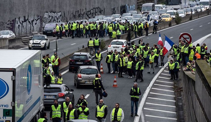 الاحتجاجات في فرنسا.. سقوط قتيلة وعشرات المصابين
