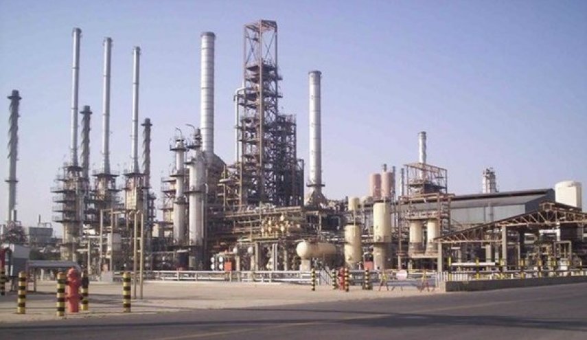 ايران تنفذ 85 مشروعا نفطيا في محافظة خوزستان
