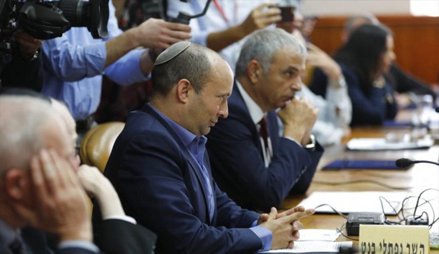بينيت يتراجع عن الانسحاب من الحكومة الإسرائيلية 