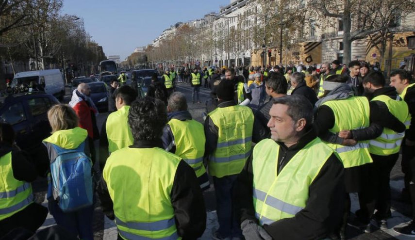 سومین روز ناآرامی ها در فرانسه/ معترضان دسترسی به سه انبار سوخت را مسدود کردند