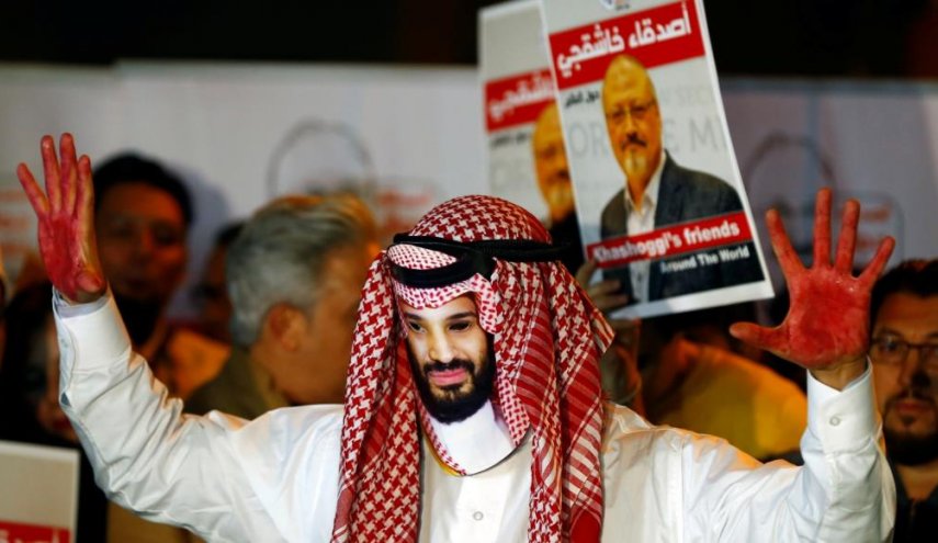 معارض سعودي يكشف عن علاقة 