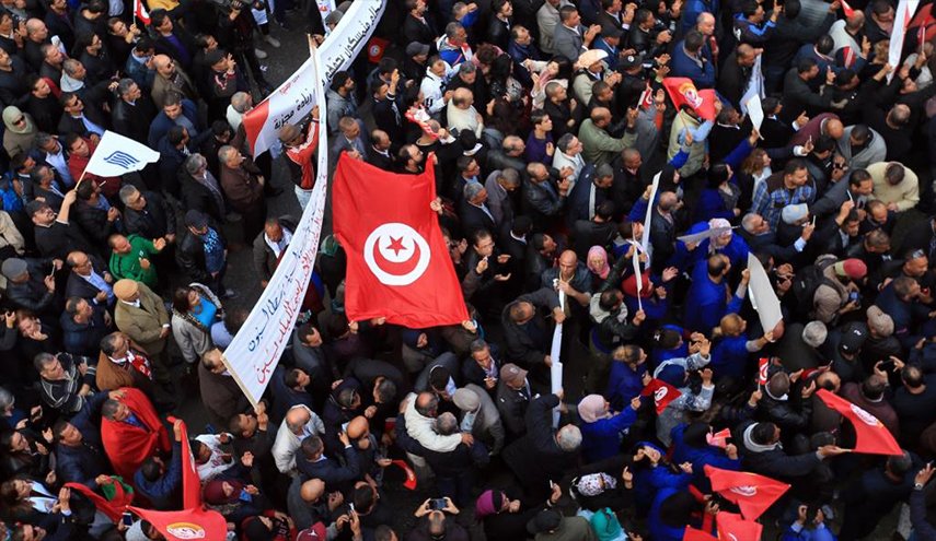 اضراب عام في تونس والحكومة تؤكد حق التظاهر السلمي