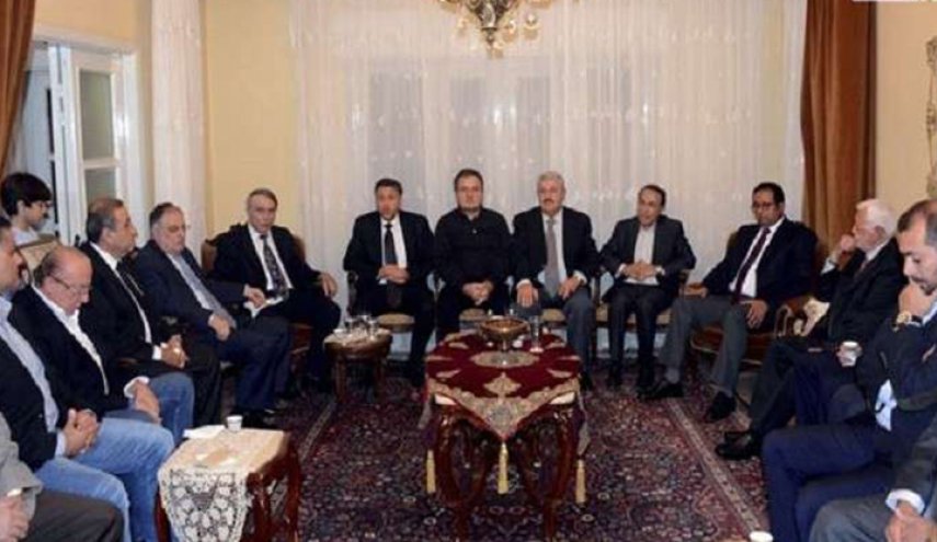 الأسد يعزّي بوزير الدفاع السوري الأسبق