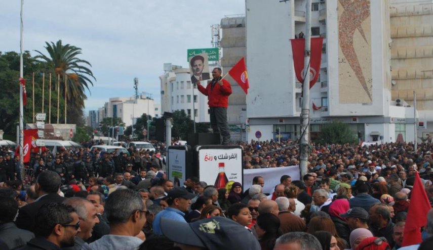 الإضراب بتونس.. معركة كسر عظم بين الحكومة واتحاد الشغل