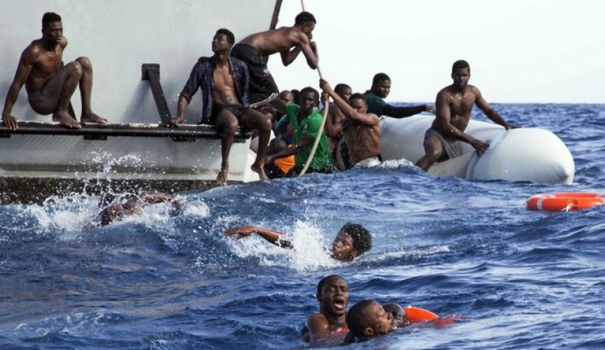 نجات صدها مهاجر غیرقانونی در دریای مدیترانه

