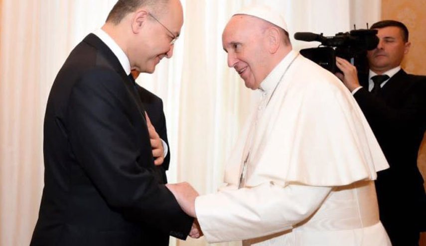 صالح يوجه دعوة إلى بابا الفاتيكان لزيارة العراق