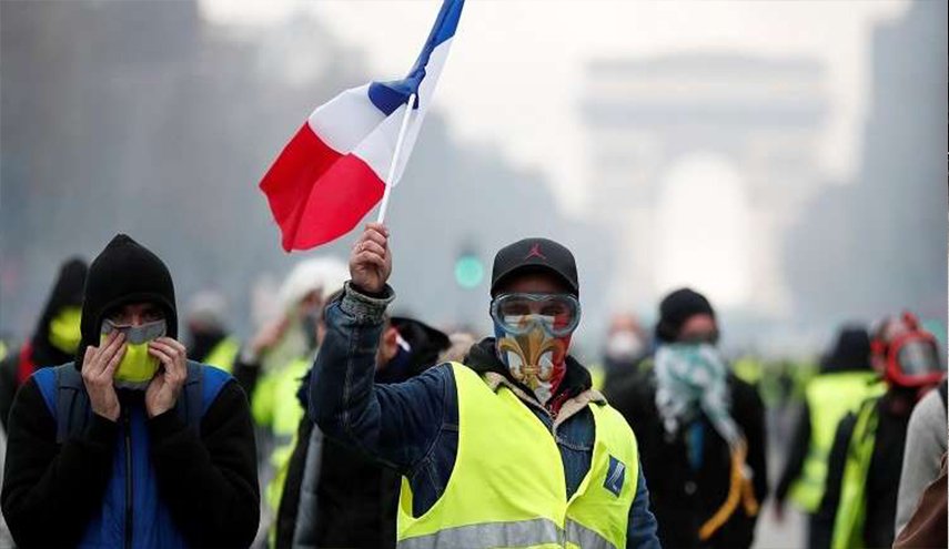 فرنسا تحتجز المئات من مناصري 