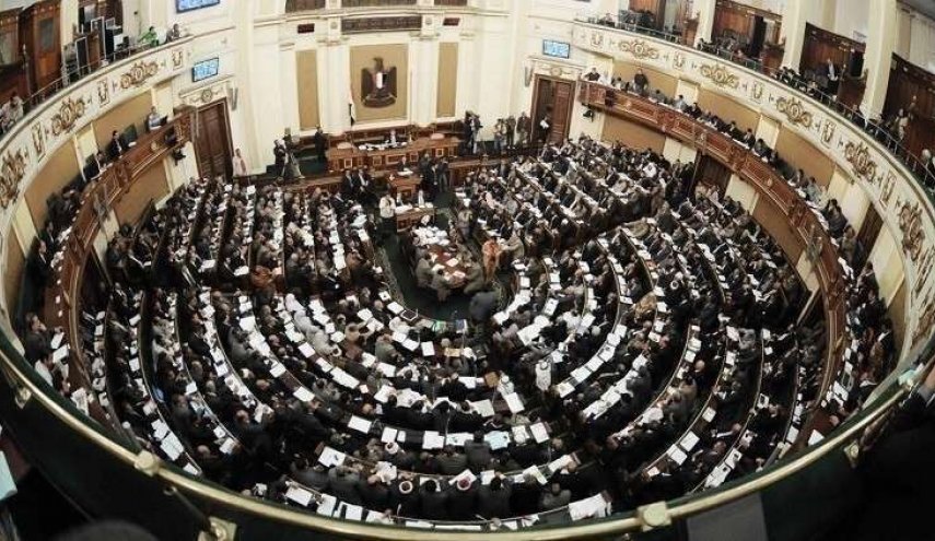 مصر: حوافز لكل أسرة تنجب طفلا وحيدا