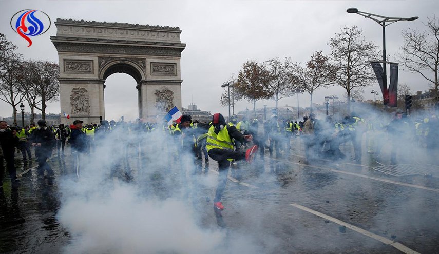 مليون يورو ... أضرار قوس النصر في باريس بسبب تظاهرات السترات الصفراء 
