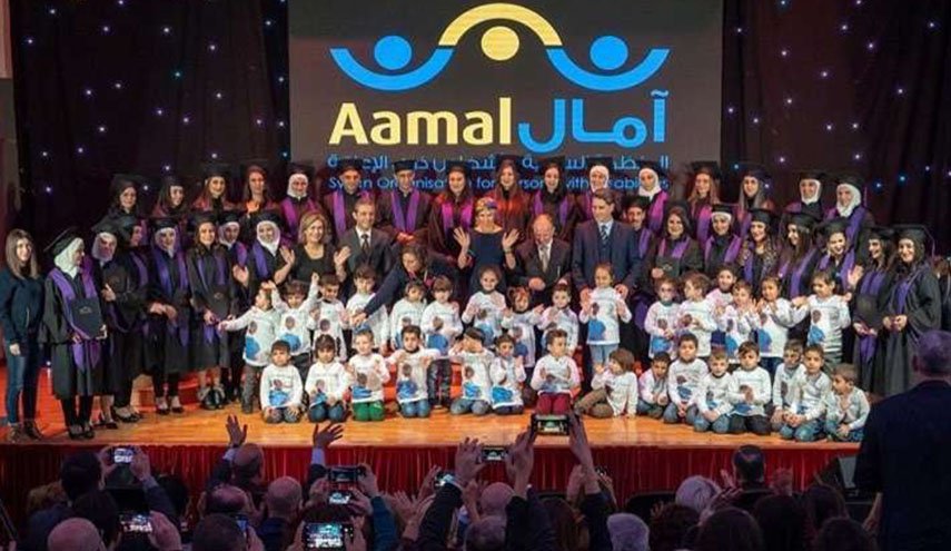 شاهد: أسماء الأسد مع أطفال 