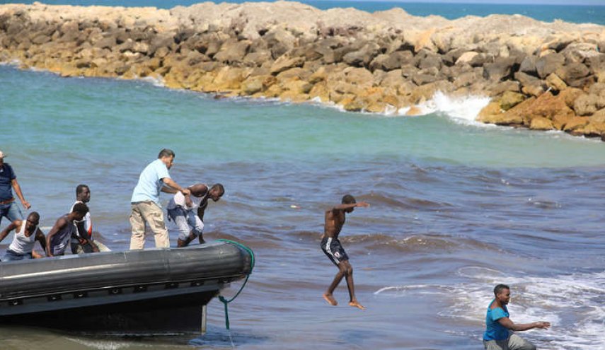 ناج مصري: مصرع 15 مهاجرا في قارب قرب الساحل الليبي
