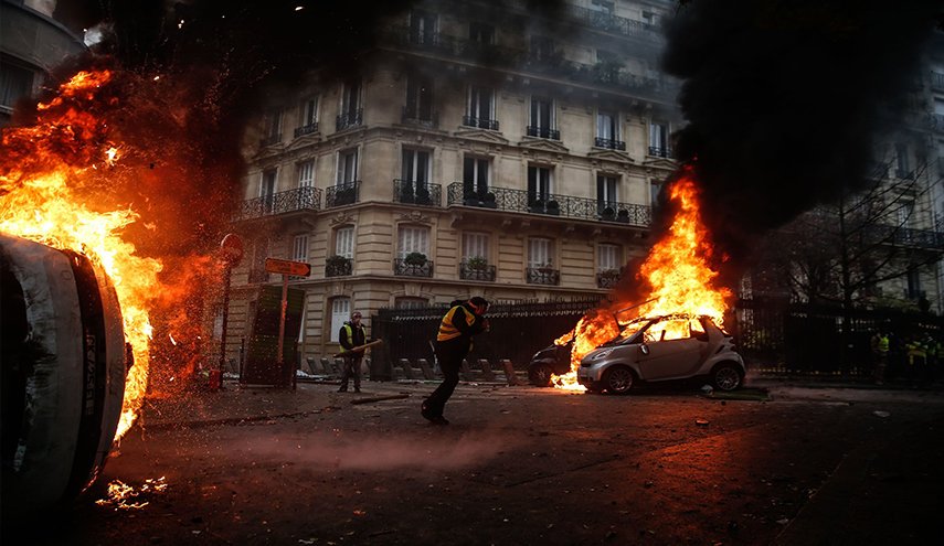 باريس: اللجوء للجيش ضد المحتجين ليس مطروحًا الآن