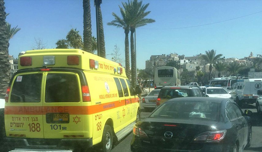 إصابة سيدة فلسطينية بجروح حرجة بعد دهسها شمالي الخليل