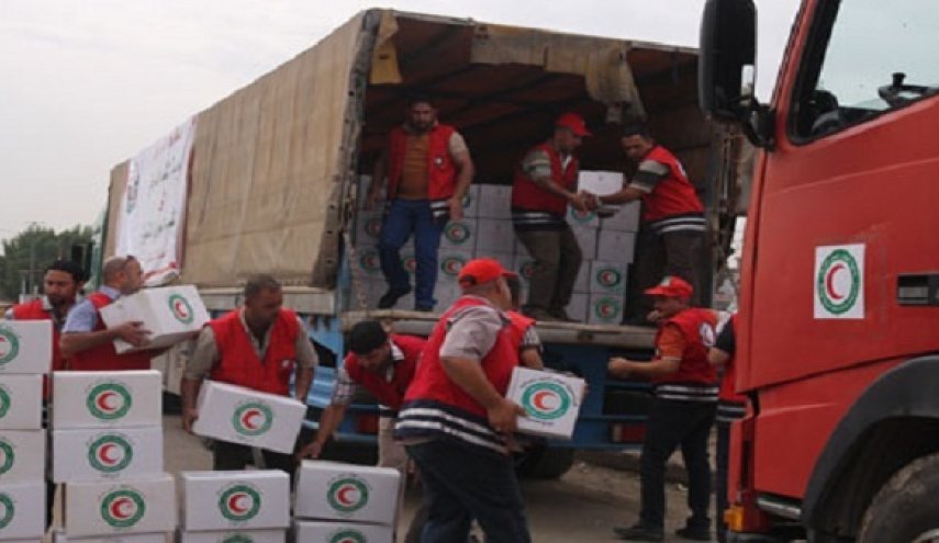 الهلال الأحمر السوري يوزع 5500 سلة غذائية على أهالي ريف درعا
