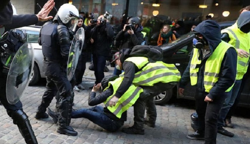 الشرطة البلجيكية توقف 50 من محتجي السترات الصفراء
