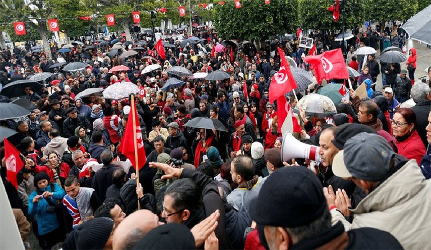 ​​​​​​​أساتذة الإعدادي والثانوي يحتجون طلبا لزيادة الأجور في تونس