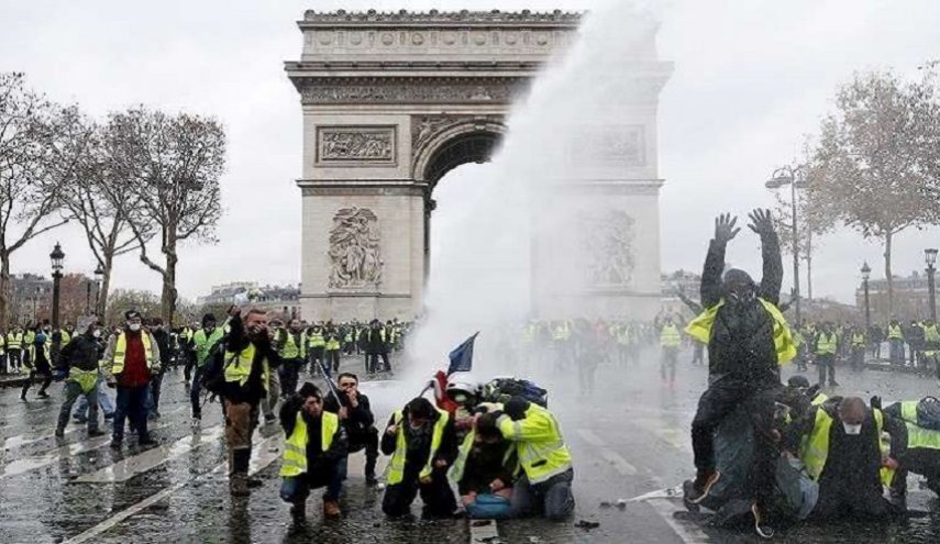 احتجاجات باريس بداية انتفاضة شاملة ضد الأغنياء المتخمين
