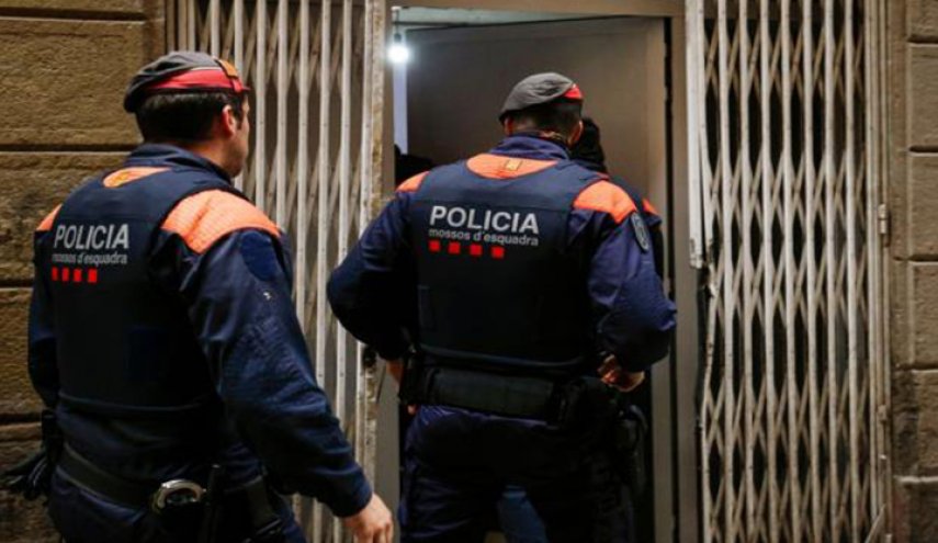 إسباني يخفي جثة أمه عاماً كاملاً للحصول على معاشها