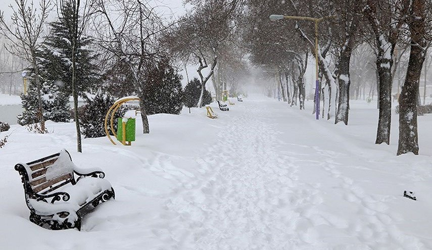 تعطیلی مدارس شهرستان‌های اردبیل/ آغاز بارش برف در قزوین/گم شدن 6 کوهنورد در ارتفاعات شاهرود/ ریزش کوه درجاده کرج - چالوس 