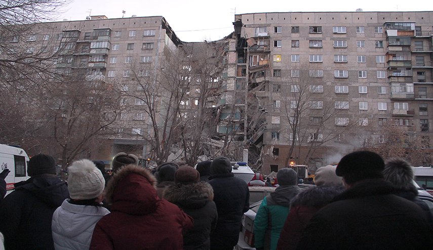 قتلى وجرحى ومفقودون إثر انهيار مبنى سكني في روسيا