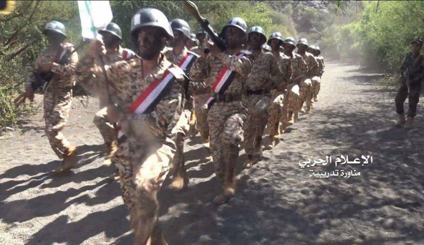 بالصور...مناورة للجيش اليمني لتخريج دفعة عسكرية
