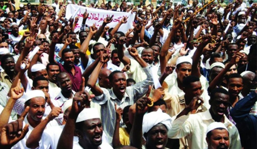 الخرطوم.. تجمع المهنيين يدعو الى مسيرة نحو القصر الرئاسي