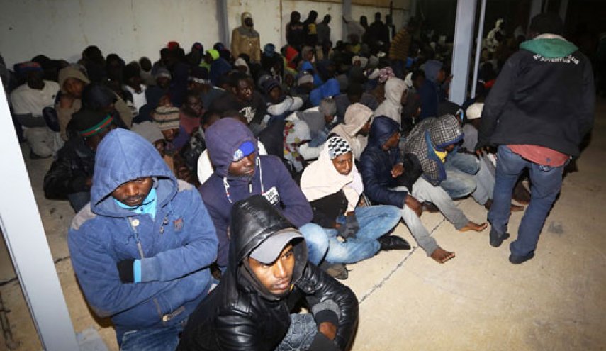 عشرات المهاجرين بانتظار موافقة دول أوروبية على استقبالهم