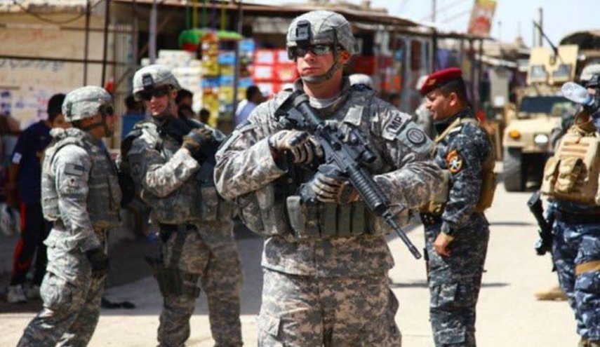 شاهد.. صور لافتة لقائد كبير بالجيش الأمريكي يتجول ببغداد