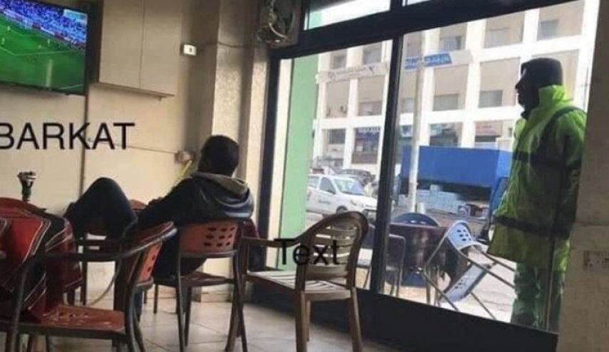 ملك الاردن يفاجئ عامل نظافة بعد المباراة مع استراليا