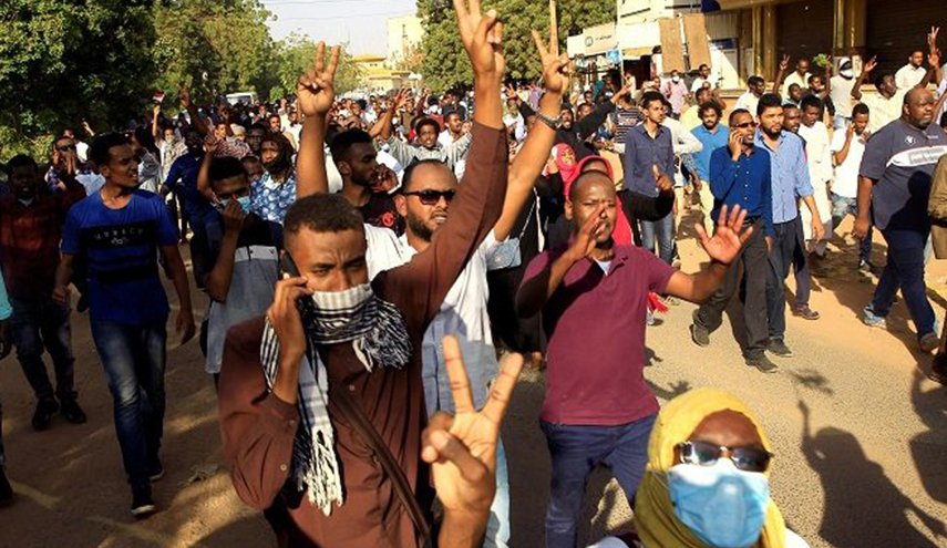 استعدادات لمظاهرات جديدة بالخرطوم تدعو لتنحي البشير