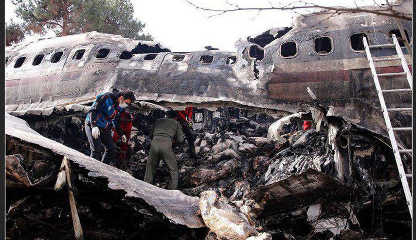 تصویر کمک خلبان هواپیمای سانحه دیده ارتش همراه با سردار سلیمانی