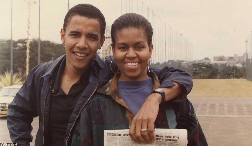 شاهد..أوباما يكشف عن صورة قديمة مع خطيبته في يوم 