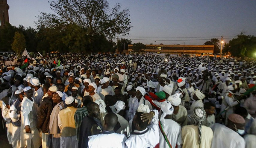 الازمة السودانية في ظل التهديد بقطع الايادي و جز الرؤوس