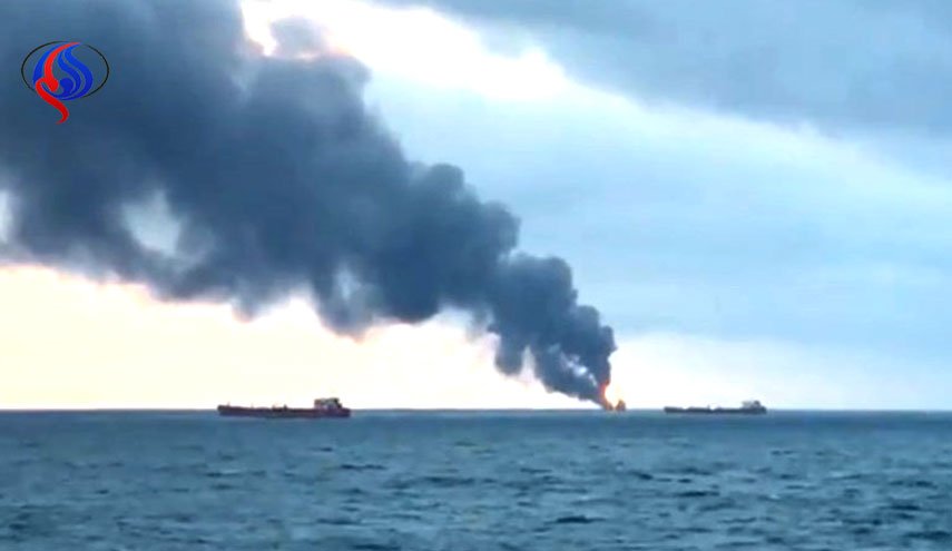 آتش گرفتن دو کشتی در نزدیکي کریمه/ 10 ملوان کشته شدند