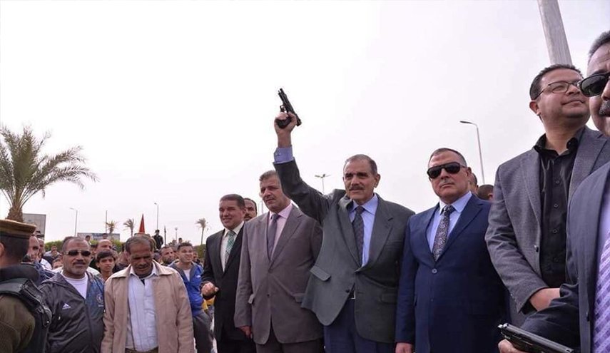محافظ أسيوط المصرية يعلق على إطلاقه الرصاص