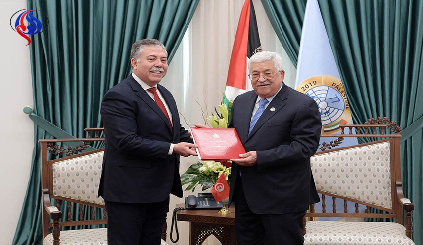 عباس يتلقى دعوة رسمية للمشاركة في القمة العربية بتونس