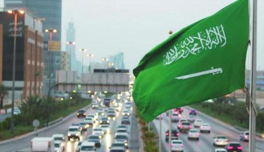 طرد 126 موظفا بتهمة الفساد في السعودية