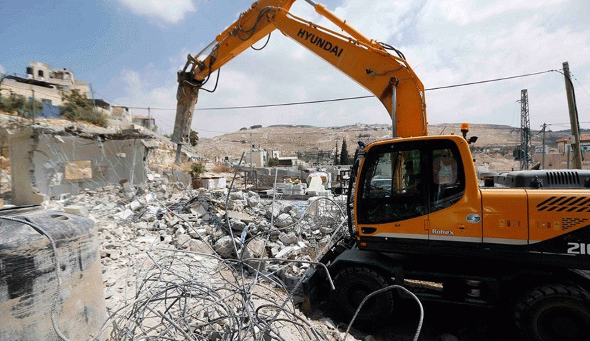 الاحتلال يهدم مبنى سكنيا وتجاريا في القدس