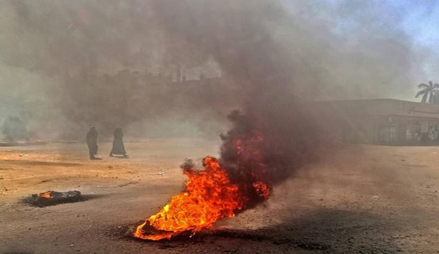 إطلاق الغاز المسيل للدموع على محتجين في الخرطوم