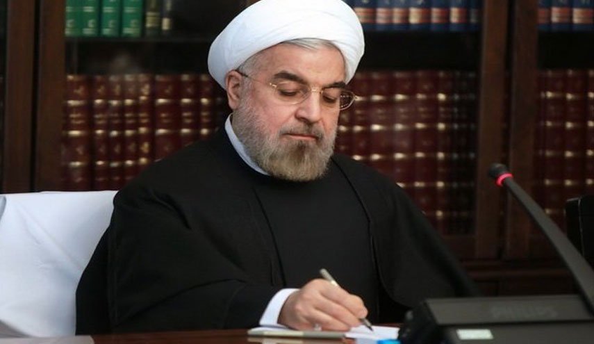 روحاني يدعو الشعب الى المشاركة الملحمية في مسيرات ذكرى انتصار الثورة