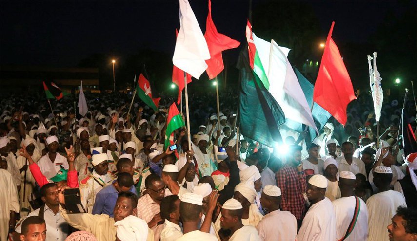 تظاهرات جديدة في السودان والشرطة تطلق الغاز المسيل للدموع