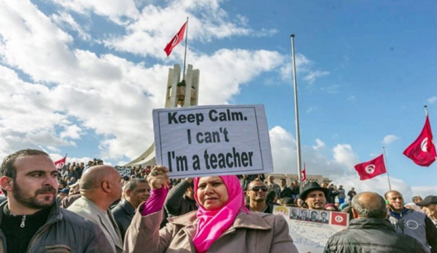 تظاهرات معلمان تونسی برای افزایش حقوق 