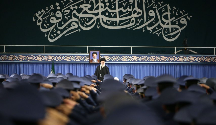 تجديد البيعة للضباط و كوادر القوة الجوية للجيش الإيراني مع قائد الثورة الإسلامية