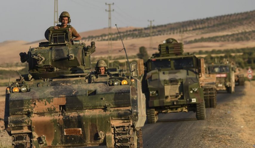 تركيا ترسل تعزيزات عسكرية إلى الحدود السورية