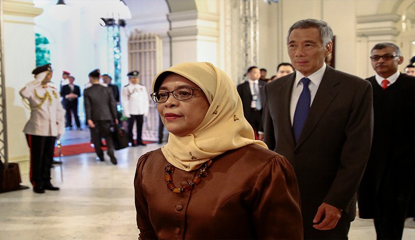 رئيسة جمهورية سنغافورة تهنئ بذكرى انتصار الثورة 