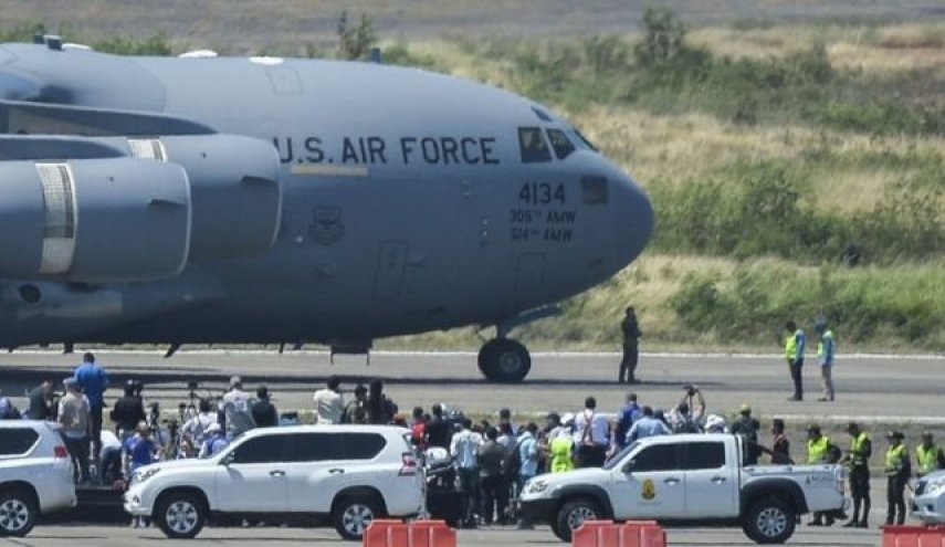 هواپیمای نظامی آمریکا نزدیک مرز ونزوئلا به زمین نشست