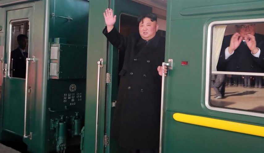 كيم يستقل القطار إلى هانوي لحضور القمة مع ترامب