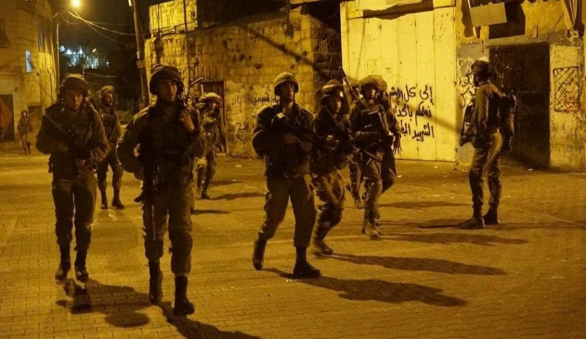 صهیونیست ها در یورش شبانه 19 فلسطینی را بازداشت کردند