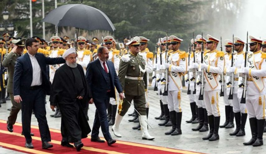 الرئيس روحاني يستقبل رئيس وزراء ارمينيا رسميا