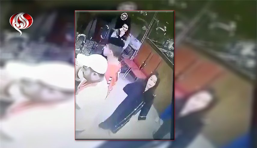 اعتقال شخص تحرش بامرأة داخل مطعم في الرياض